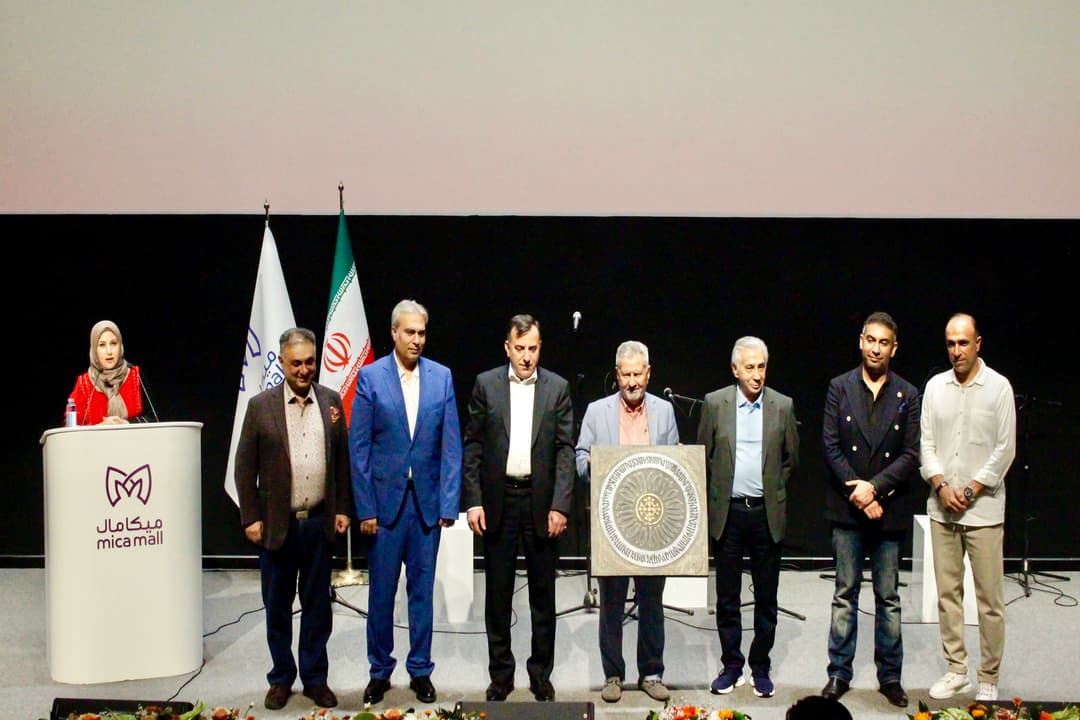 خرید اثر هنری در جشن مبعث با همت عالی سرمایه گذاران خیّر جزیره کیش